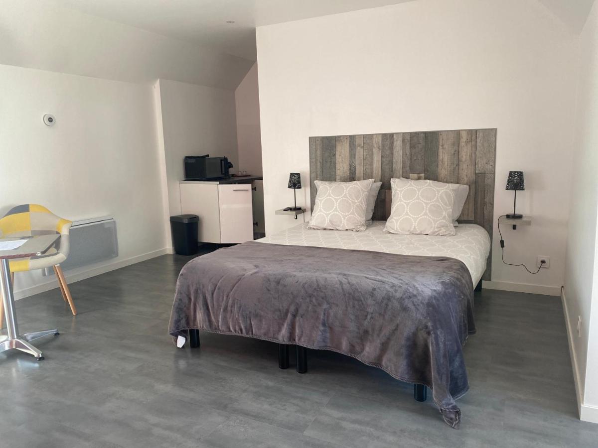 Aux Charmes 2 Bed & Breakfast Isques Екстериор снимка
