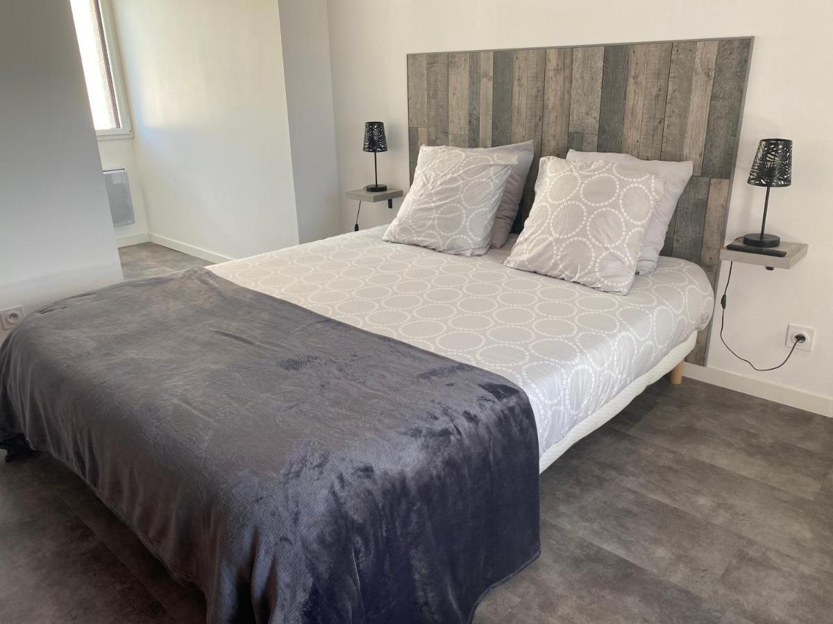 Aux Charmes 2 Bed & Breakfast Isques Екстериор снимка