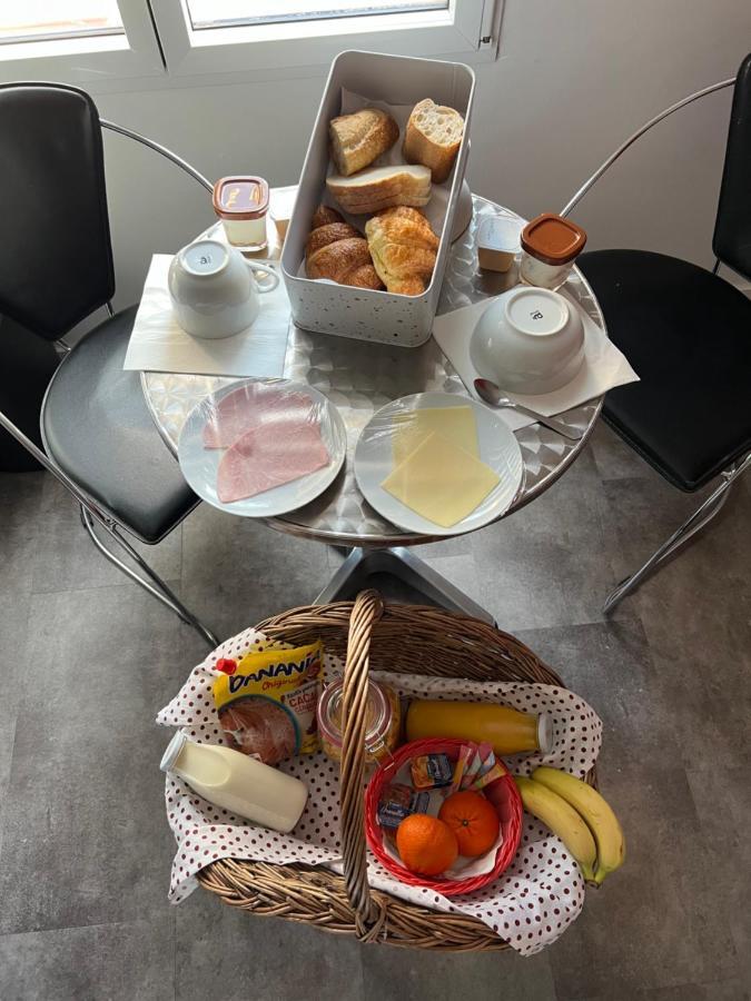 Aux Charmes 2 Bed & Breakfast Isques Екстериор снимка