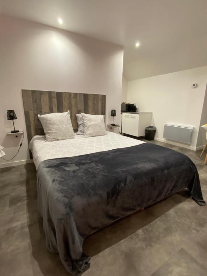 Aux Charmes 2 Bed & Breakfast Isques Екстериор снимка