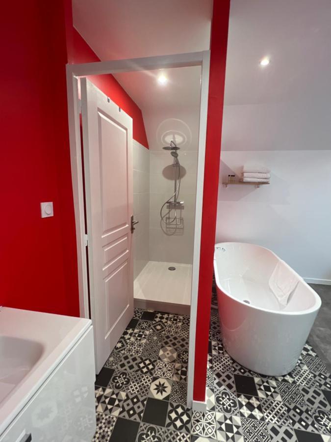 Aux Charmes 2 Bed & Breakfast Isques Екстериор снимка