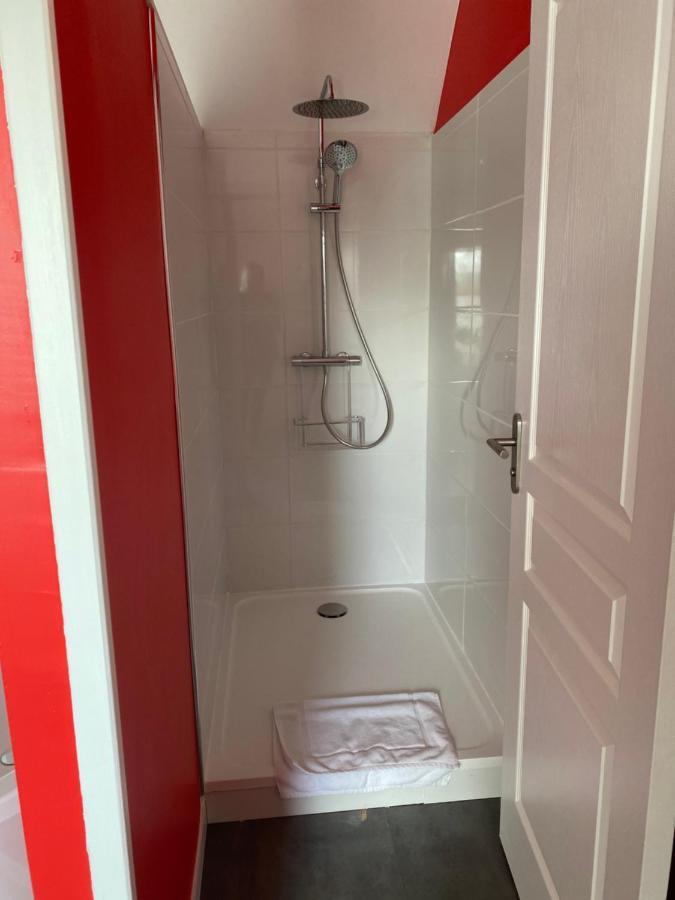 Aux Charmes 2 Bed & Breakfast Isques Екстериор снимка
