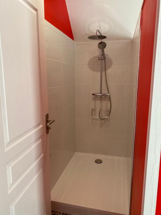 Aux Charmes 2 Bed & Breakfast Isques Екстериор снимка