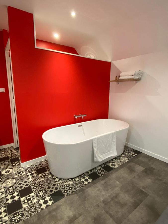 Aux Charmes 2 Bed & Breakfast Isques Екстериор снимка