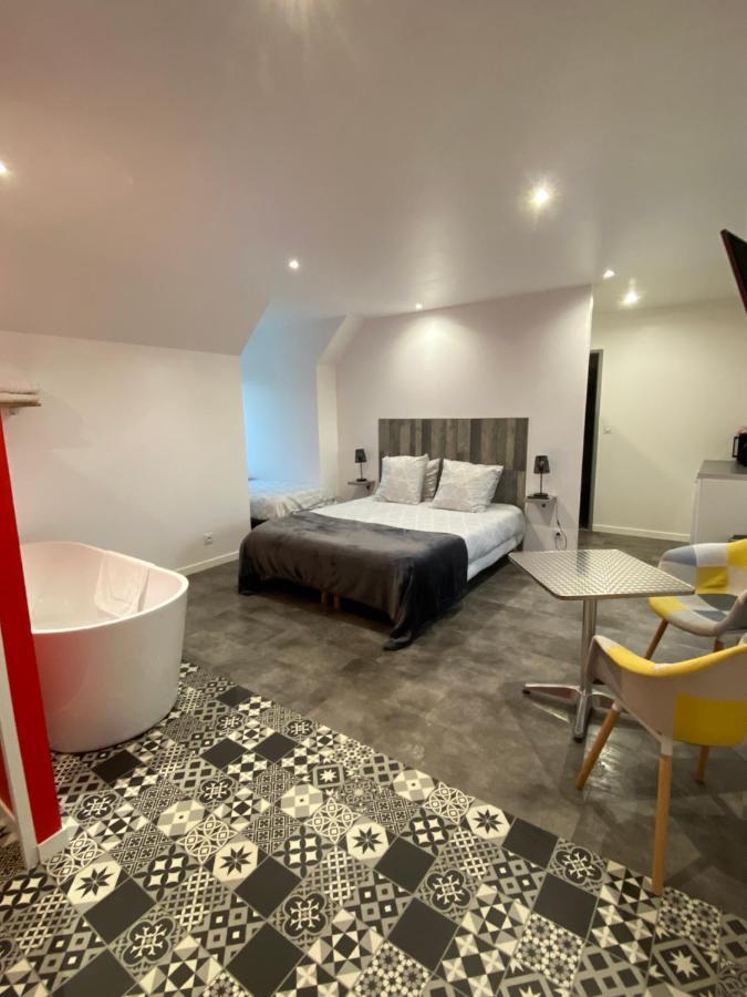 Aux Charmes 2 Bed & Breakfast Isques Екстериор снимка