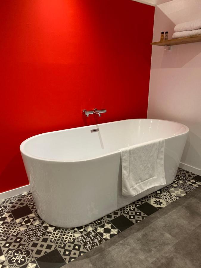 Aux Charmes 2 Bed & Breakfast Isques Екстериор снимка